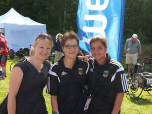 Trainerin Sina Heemsoth (links) und Leonie Düring (Bildmitte)